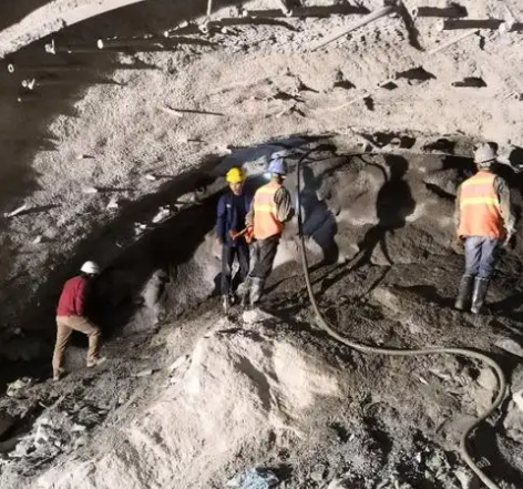 方山拱顶带模注浆料的施工流程及注意事项